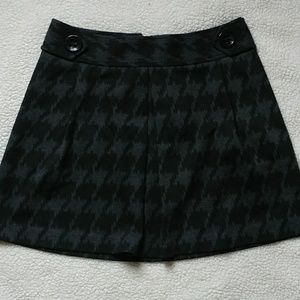 Black Houndstooth Pleated Mini Skirt